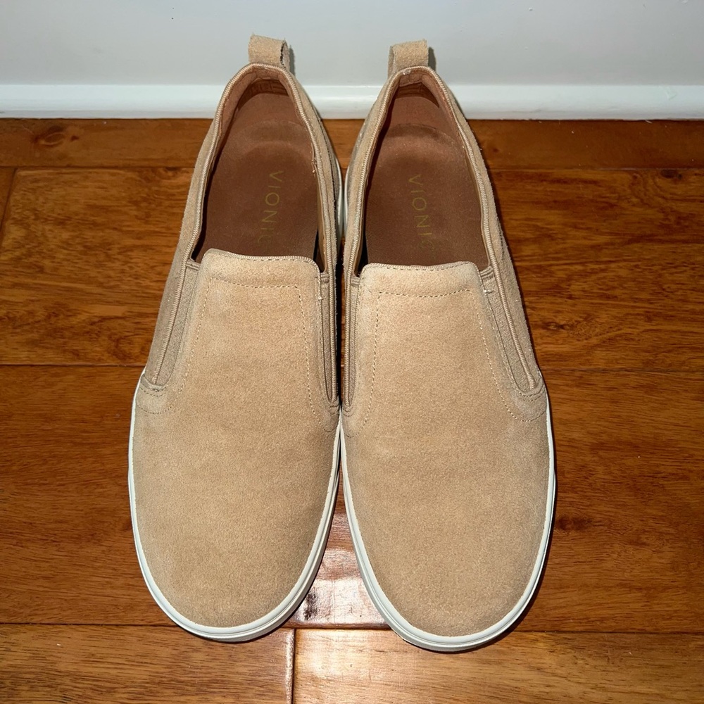 Vionic Kimmie Sneaker Sand Suede Size 7.5